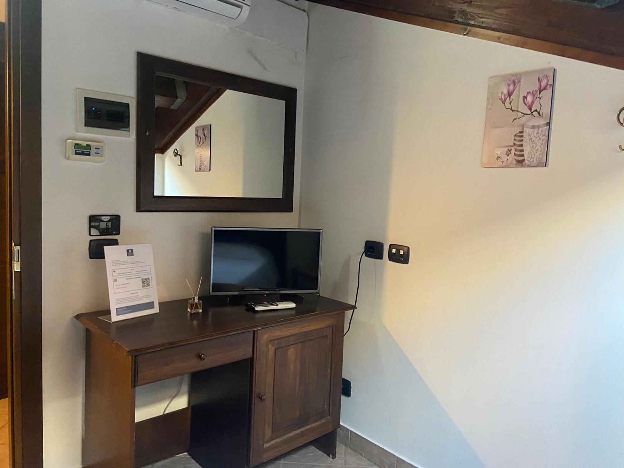 Hotel Capomulini 3 Stelle 아치레알레 외부 사진