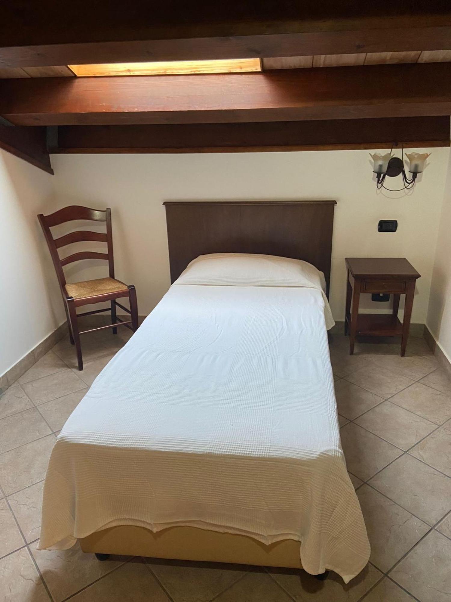Hotel Capomulini 3 Stelle 아치레알레 외부 사진
