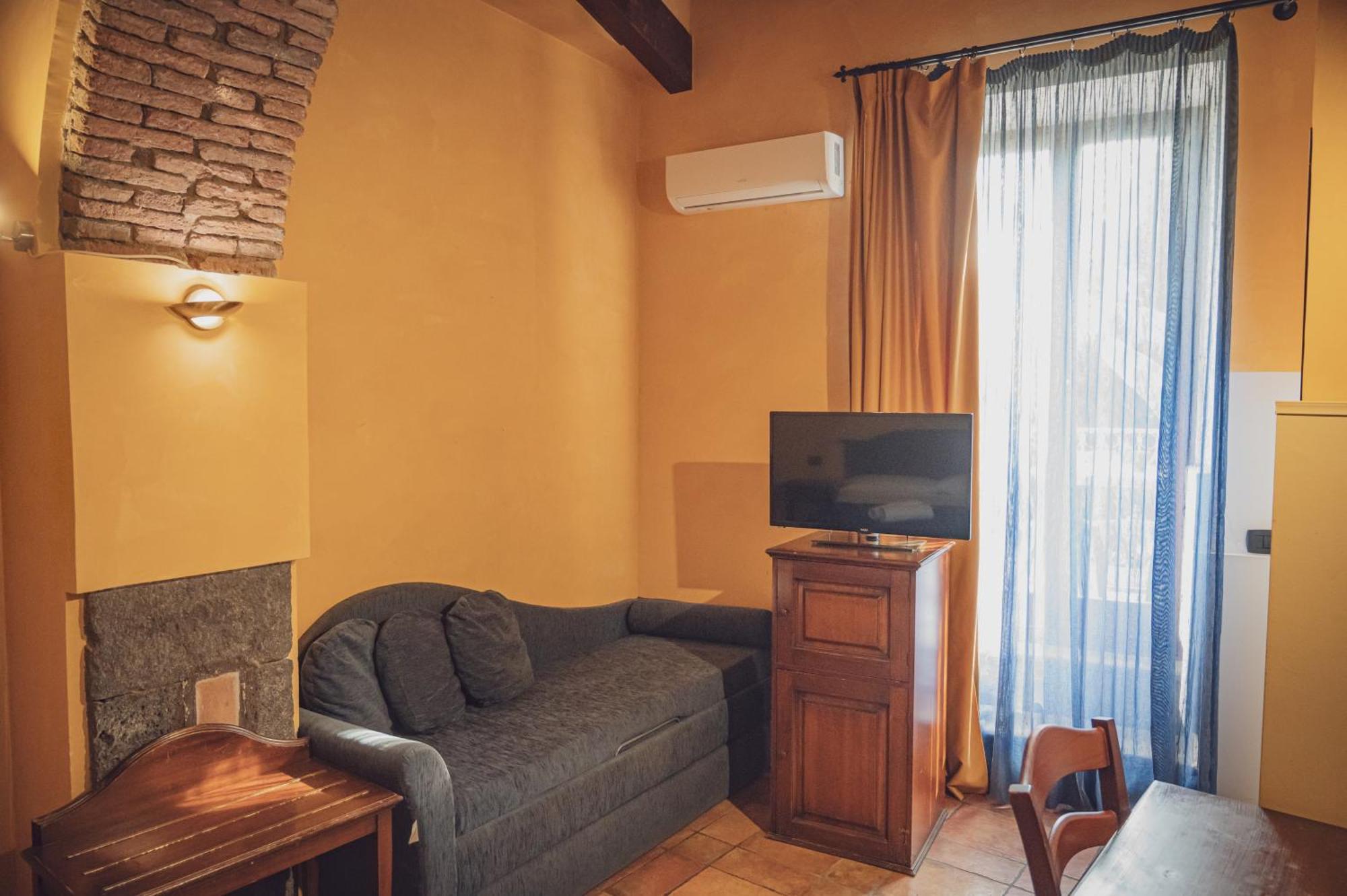 Hotel Capomulini 3 Stelle 아치레알레 외부 사진