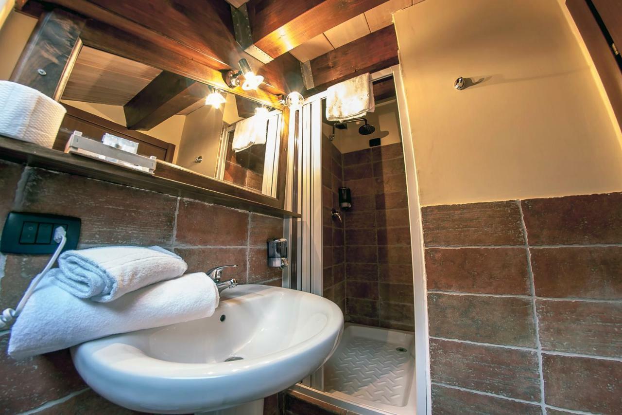 Hotel Capomulini 3 Stelle 아치레알레 외부 사진